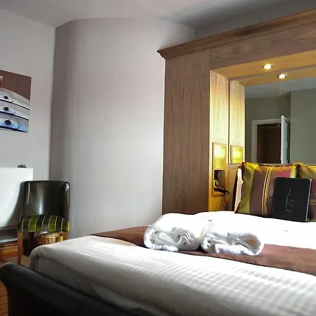 The Warwick Arms 4* Chew Magna