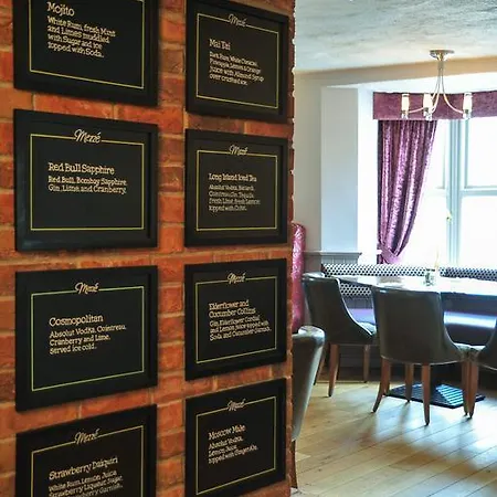 The Warwick Arms מלון Chew Magna