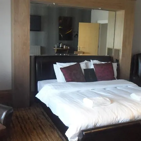 The Warwick Arms Hotel