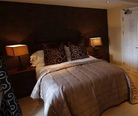 The Warwick Arms Hotel Chew Magna